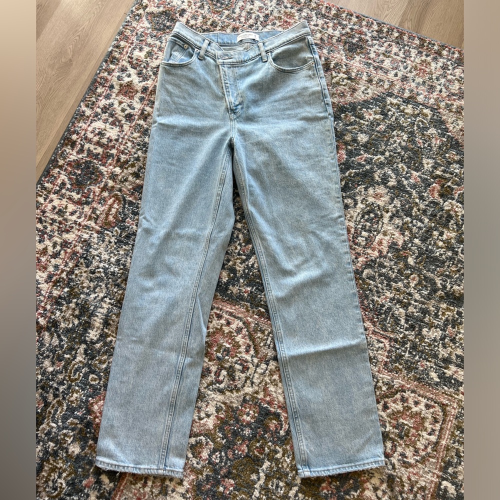 Abercrombie 90s Straight Ultra High Rise Jean